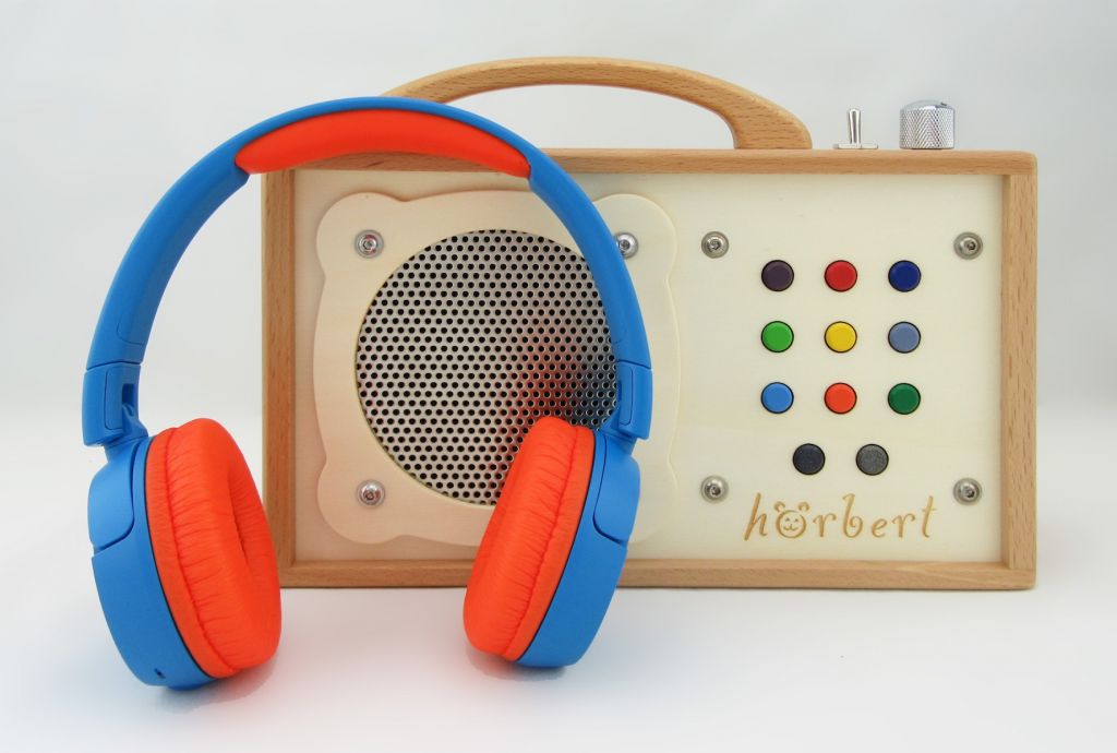 Une "radio" pour enfants avec des écouteurs