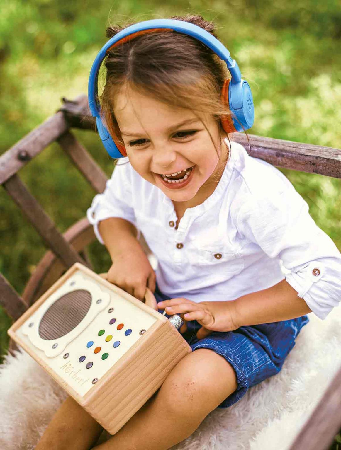 Plaisir absolu avec un casque Bluetooth connecté au lecteur mp3 pour enfant
